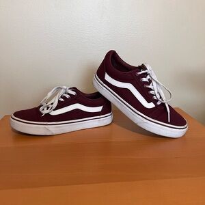 Vans Low Top Ward Canvas Burgundy shoes woman’s size 6.5